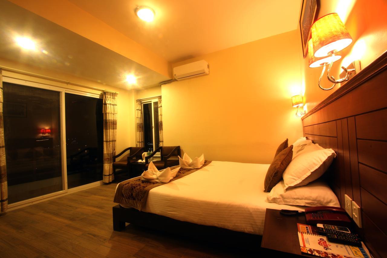 Hotel The Coast Pokhara Exterior foto