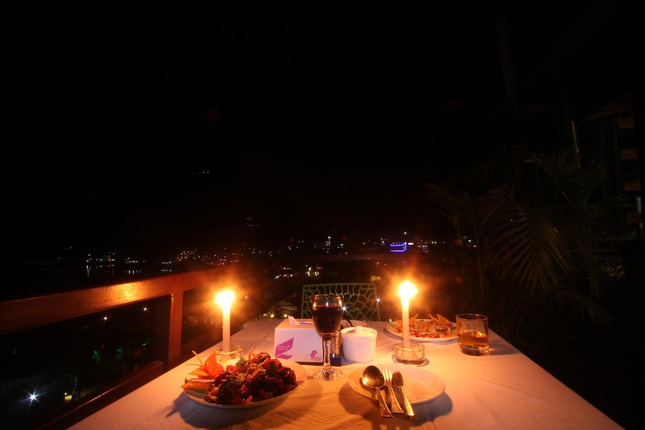 Hotel The Coast Pokhara Exterior foto